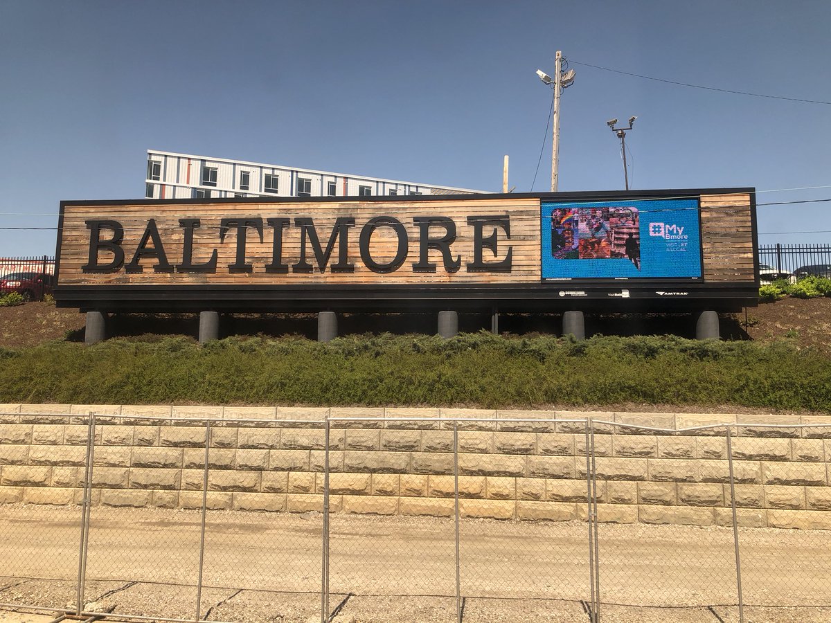 🚂 is such a civilized way to travel. After my morning workshops in NYC for #techsy, I made my way on <a href="/amtrak/">Amtrak</a> to Baltimore for <a href="/LabsAtLightCity/">Labs@LightCity</a> <a href="/LightCityBmore/">Light City</a> #LightCity #LabsAtLightCity #BeTheChange. • Wearing my shirt sponsor’s 👔: <a href="/BombayShirtsUSA/">Bombay Shirts USA</a> #sreetips