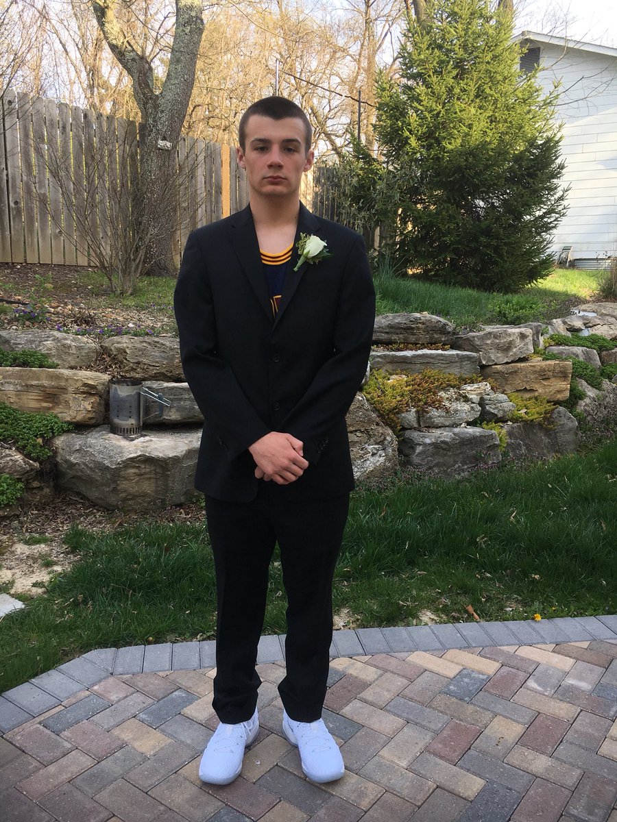 TwoMANLEY4u's tweet photo. Senior Prom #Goat #WhateverItTakes https://t.co/n6cSoNjKLt