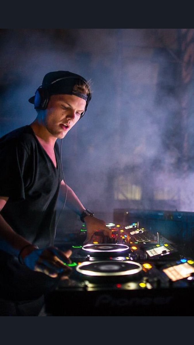 Albertjma_'s tweet photo. Siempre será el mejor, descansa en paz #Avicii 🙏🏻😞 https://t.co/7Mdviu8nM8