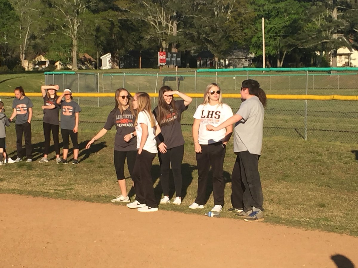 DamonRainesWC's tweet photo. NO Limits Softball game @WalkerCoSchools @RamblerPit #ThankyouCheerleaders #Madetheirday https://t.co/DJfVmFosYO