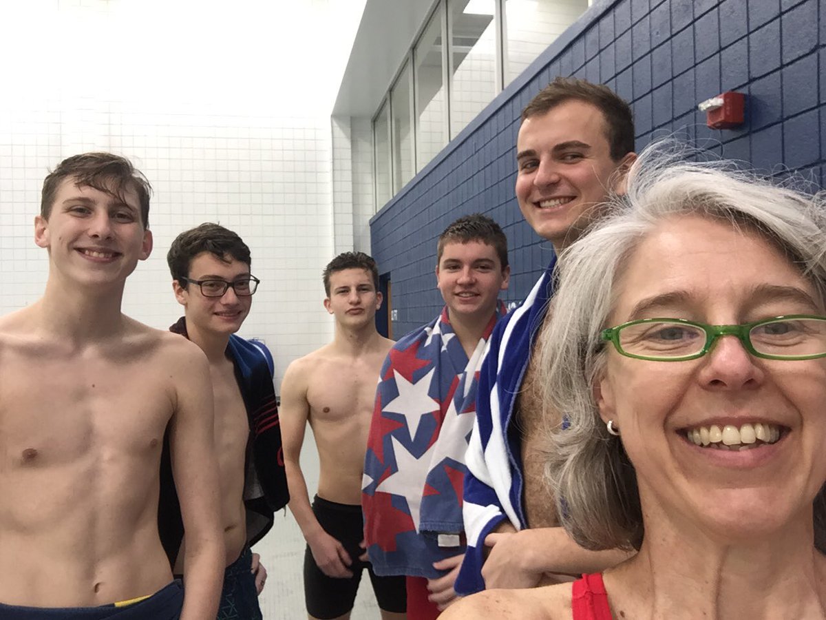 kstylianides1's tweet photo. @PSUHazleton #lifeguardclass #notflexing #toocute https://t.co/KboiL6Uv74