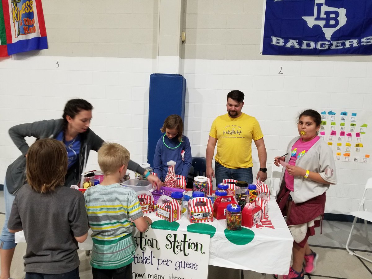 Lockhartb12's tweet photo. Carnival fun! #lampasashse https://t.co/j2uIj6QKwg