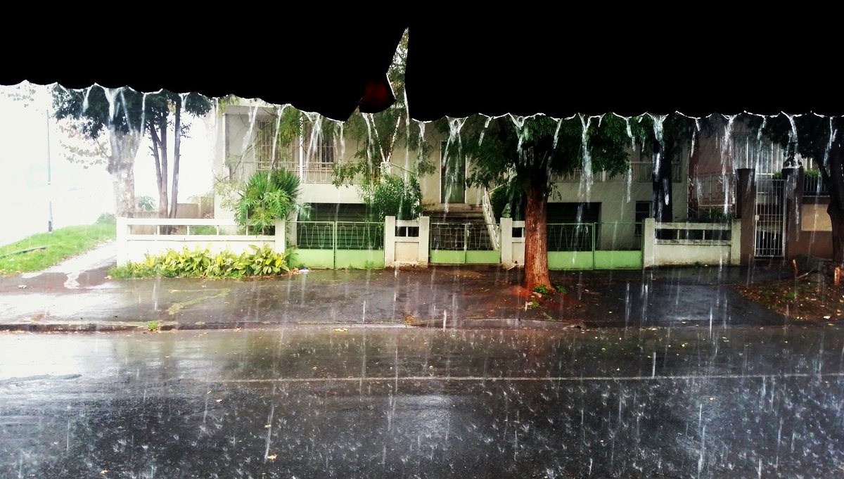 BuntuBizaMgojo's tweet photo. Like a welcoming summer rain, humor may suddenly cleanse and cool the earth, the air and you.
#rain
#piece
#creativeshub
#snapshots_daily
#iphotographydesigns https://t.co/HwS7lObCRp