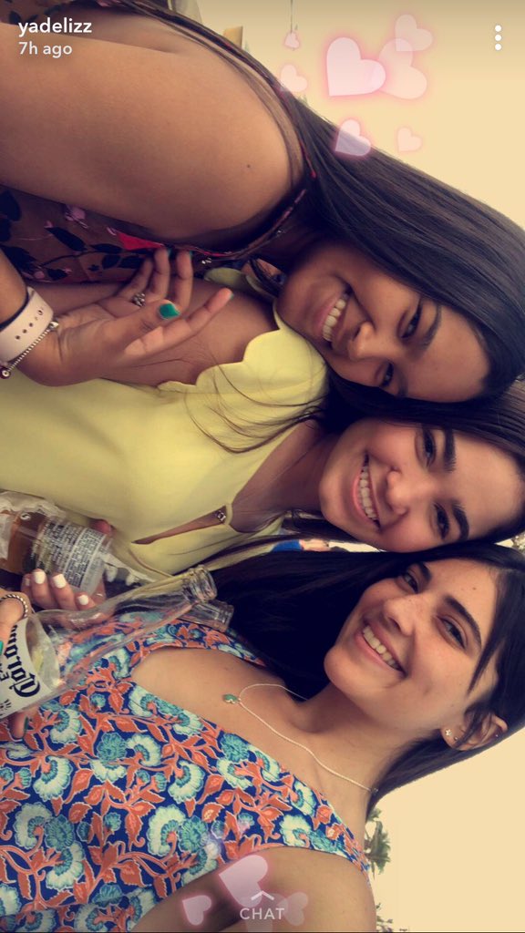 angelicaa_05's tweet photo. i couldn't be more proud of my girls!!! las amo 😍😜🎉💚🐶💥❤️🐓 https://t.co/yUibxcKR7O