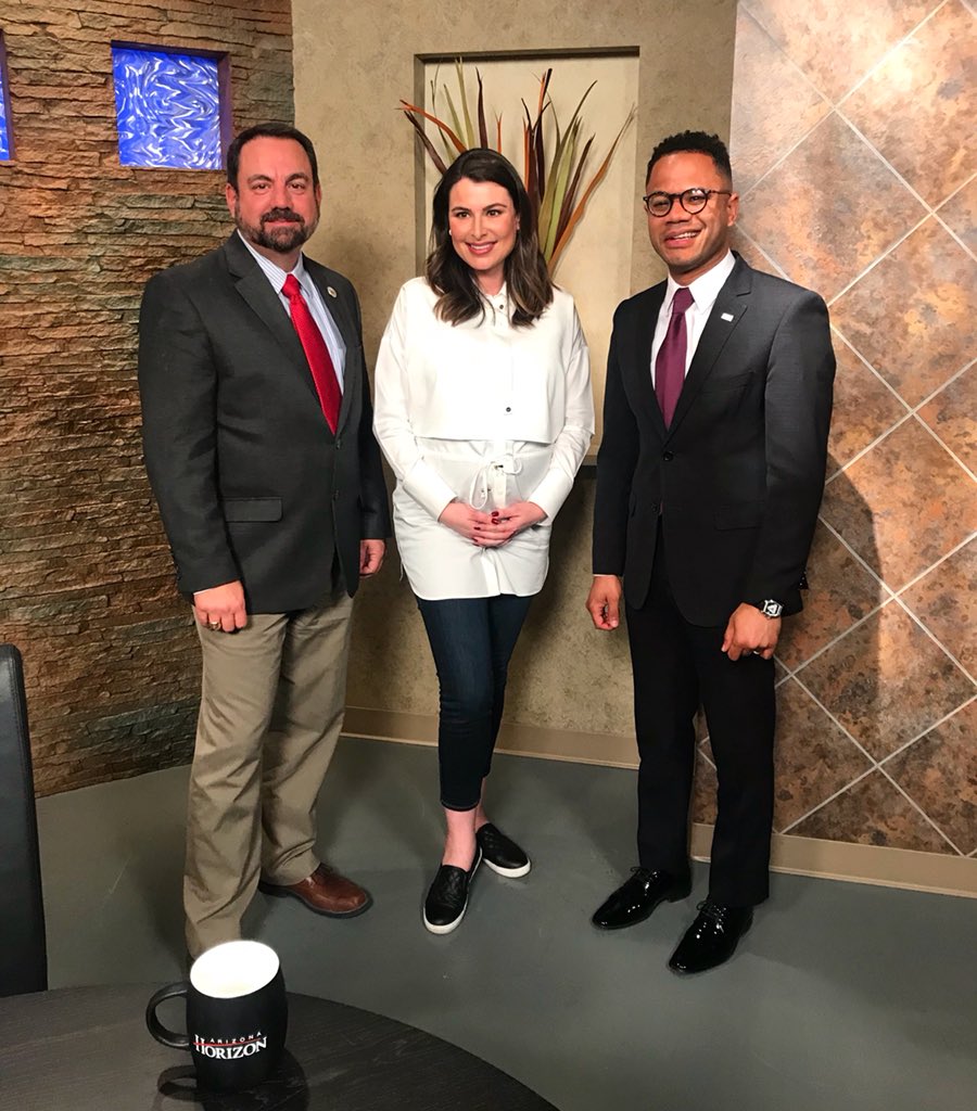 RobertYUribe's tweet photo. Great conversation with #YumaAZ Mayor Doug Nicholls @YumaFirst and @arizonapbs host, @VanessaRuizNews. #DouglasAZ #BorderMayors https://t.co/uriCD9Adg8