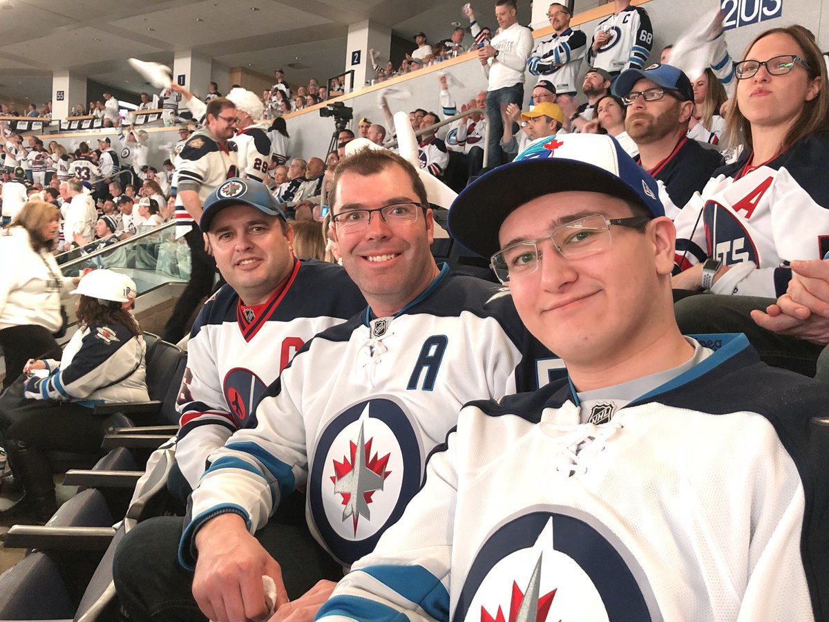 Let’s wrap this series up tonight boys! It’s crazy in here! #NHLJets #WhiteOut