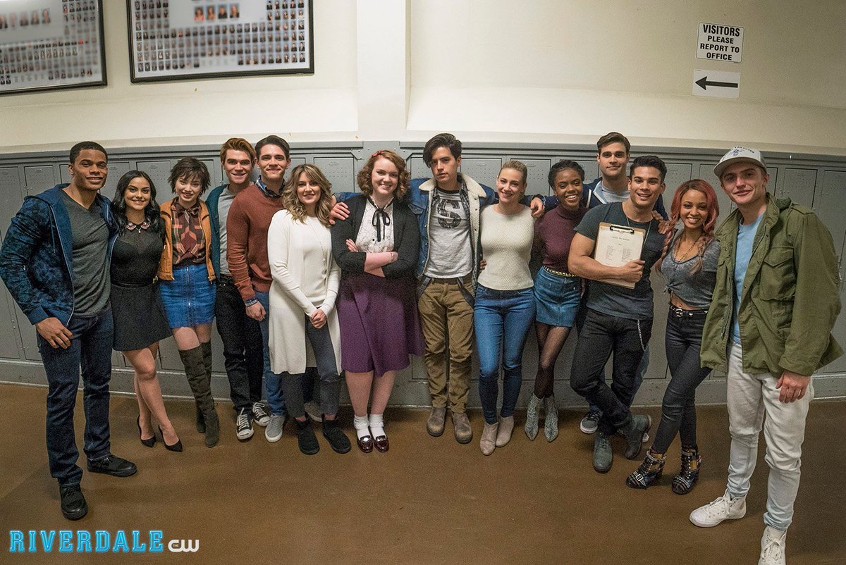 CW_Riverdale's tweet photo. Another round of applause! Catch up on the latest episode before TOMORROW: https://t.co/OchYBihXGf #Riverdale https://t.co/tqc5G8S3jn