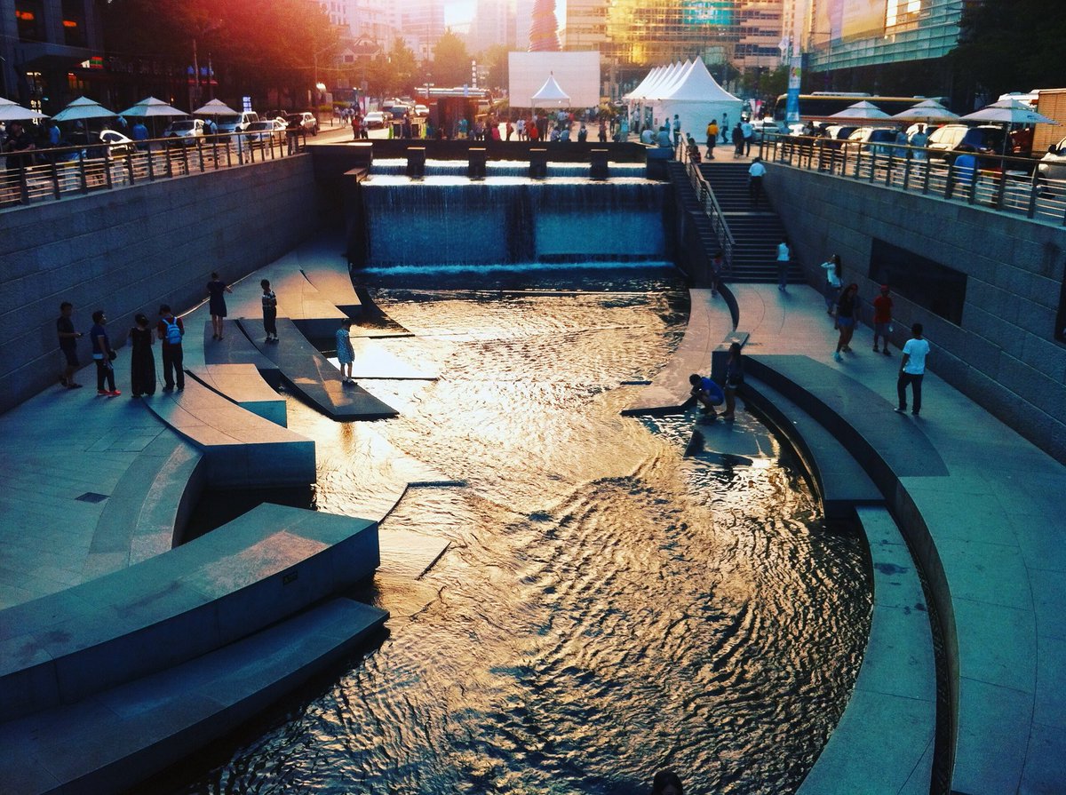 LetsGo4a's tweet photo. My favorite place in #seoul. 
-
-
-
#travel #4k #dji #roam #drone #sky #getlost #optoutside #worldshotz #getoutside #theworldshotz #createexplore #exploretocreate #discoverearth #travelphoto #keepexploring #globe_travel #letsgosomewhere  #travelblog #stayandwander #awesome #asia https://t.co/vL1Bpr6mEG