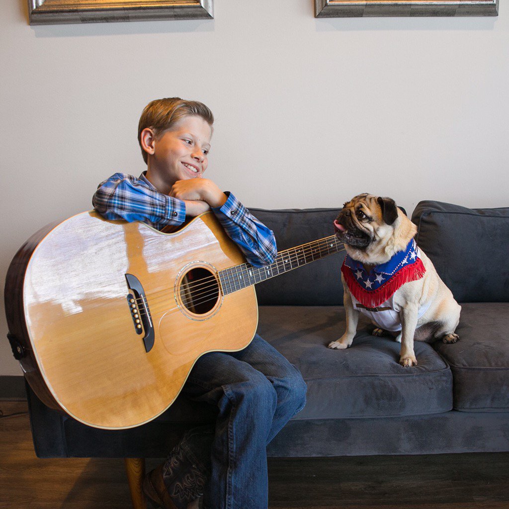 masonramsey's tweet photo. Pugsick Blues 🤠 @itsdougthepug https://t.co/dq2FS9Z49p