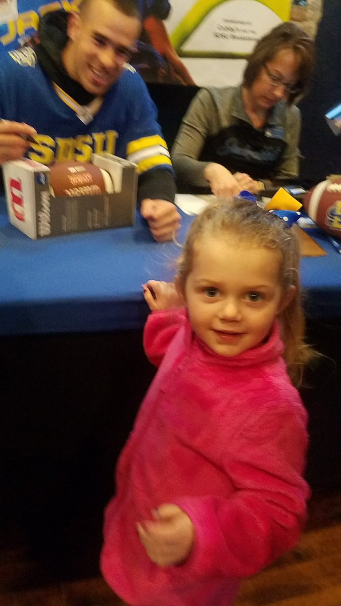 SoDakJackMama's tweet photo. Haddie loved getting to meet @jake_wieneke ! #NFLDraft2018 #GoJacks #2018SpringGame https://t.co/gVddzBB6op
