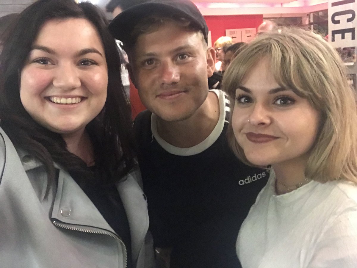 alexburden16's tweet photo. @JonPointing great show tonight! 🦄💕 https://t.co/OLoCckIZth