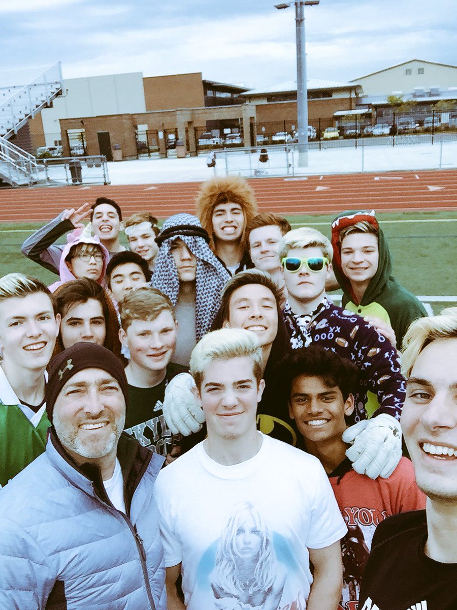 A Friday before a bye. Dress code by Camp.