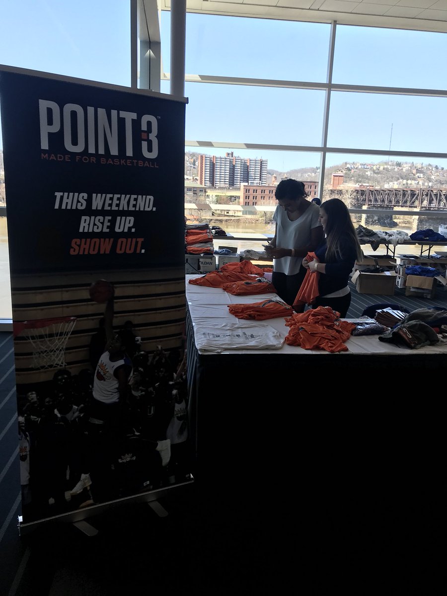 POINT3GEAR's tweet image. It’s a #POINT3 head-to-head @TheHoopGroup #PittJamFest @CrownBBALL vs @NJShoreshotBoys