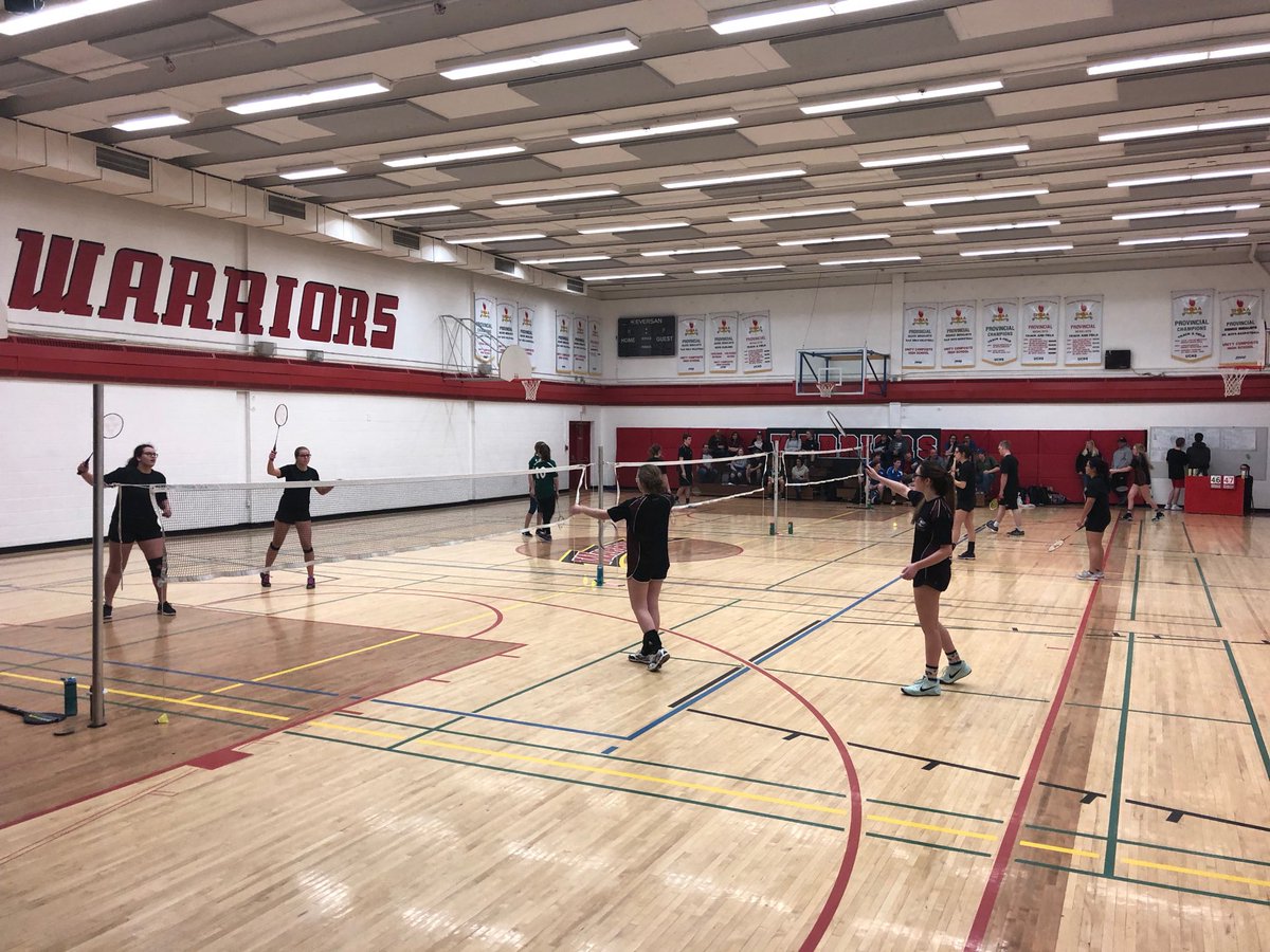 KenParker10's tweet photo. #uchsbadminton decided to host a second tournament rather than sitting around in a Friday night eating nachos. https://t.co/pIxmgzKqFw