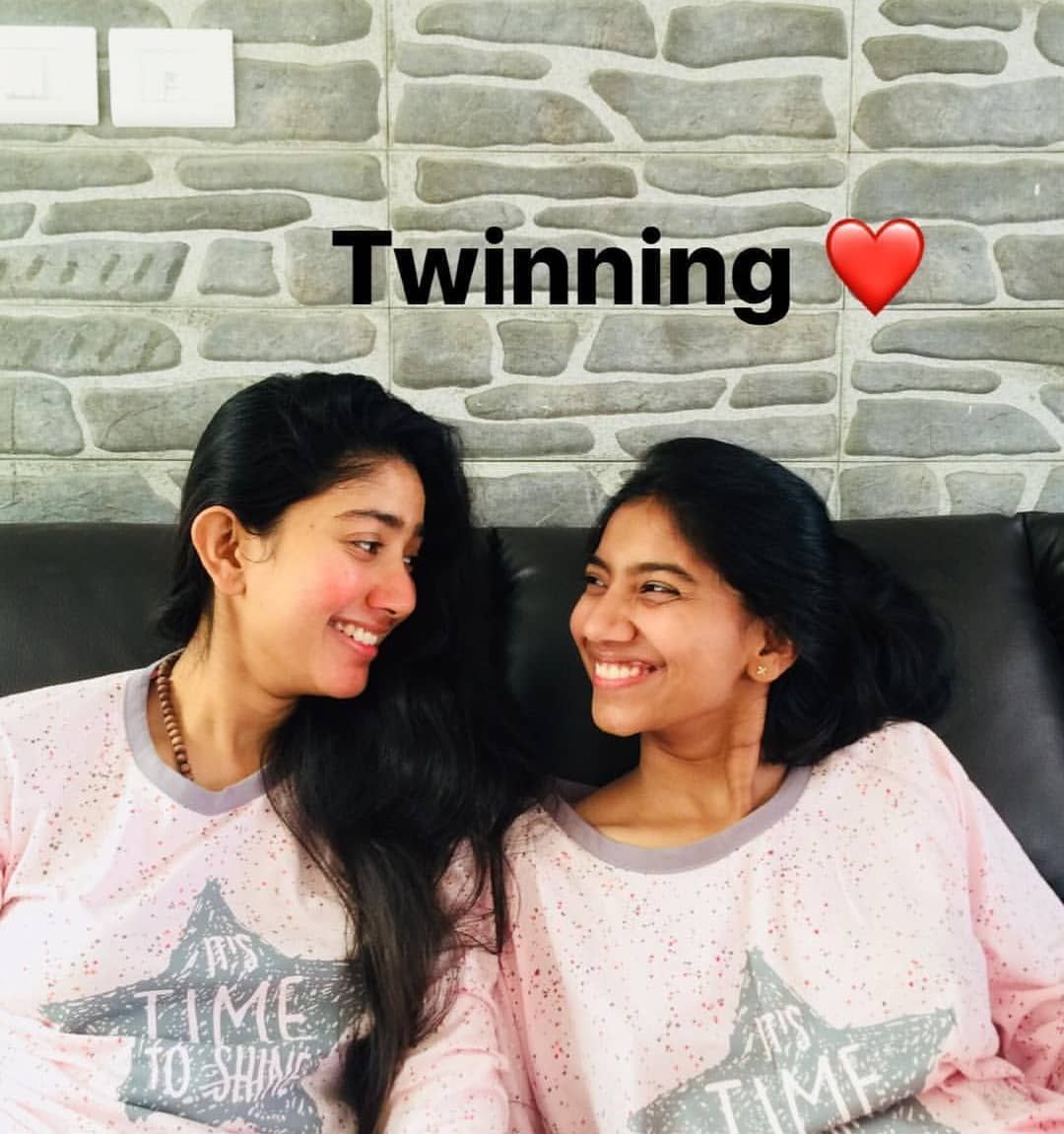 nagpawan2976's tweet photo. @Sai_Pallavi92

       #Happy_Birthday#
 #ma_@Sai_Pallavi92 's sister#
           #Pooja# 🎈🎂 https://t.co/ILutJ5JaZD