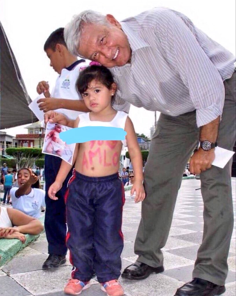 Quintana_Troll's tweet photo. 📌Ustedes expondrían así a sus hijos?
🎯Todo le puedo perdonar a #AMLO menos que exponga y denigre así a los niños. Maldito #Pedofilo enfermo. 
😡Y que vengan los chairos a defender esta bajeza, pero antes que piensen en sus hijos o en sus hermanos menores. https://t.co/HZtqeGODC8