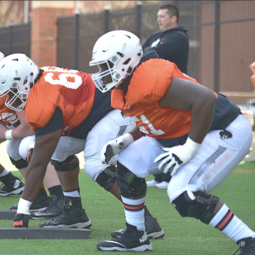 JUCOFFrenzy's tweet photo. Former (@GCCC_FOOTBALL ) JUCO Star OL @CallMePopsss on his spring ball grind @CowboyFB #JUCOPRODUCT https://t.co/ptQimmy8P1
