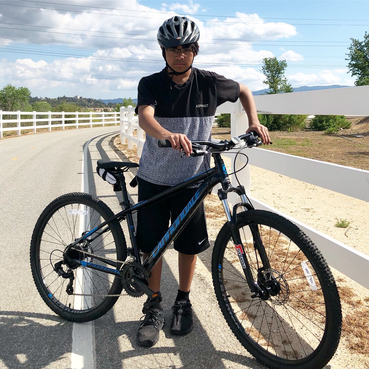 Trails for miles 🙌🏼🚵🏽‍♂️😃✌🏼#mtb #biketrails #dayoff  #awesometown #scvtrails #cannondale #cannondalebikes #iamaverylopez