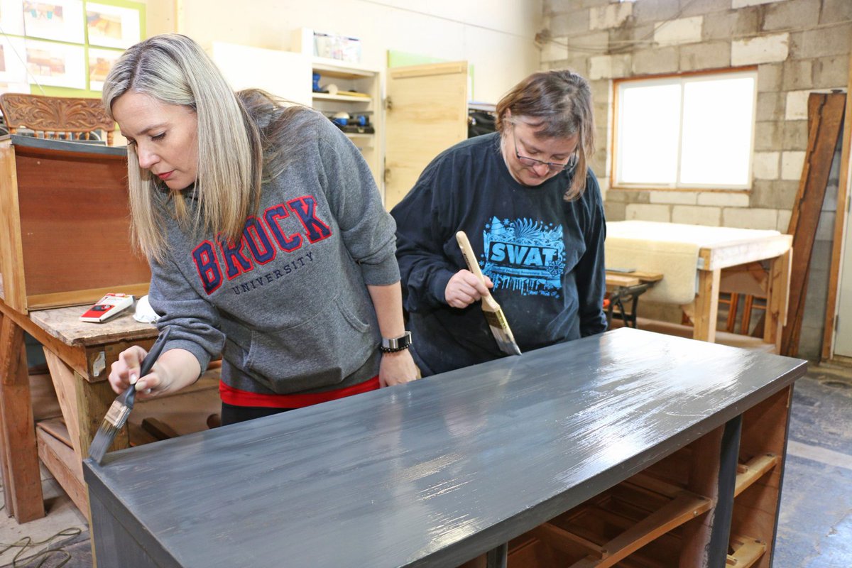 BrockUniversity's tweet photo. For #NationalVolunteer week #BrockU faculty and staff rolled up their sleeves to sort food, paint furniture and spread a little kindness in Niagara at @communitycarest and @URFurnitureBank. Read more at: https://t.co/Pb3579VkFm https://t.co/yHO8VKz8l9