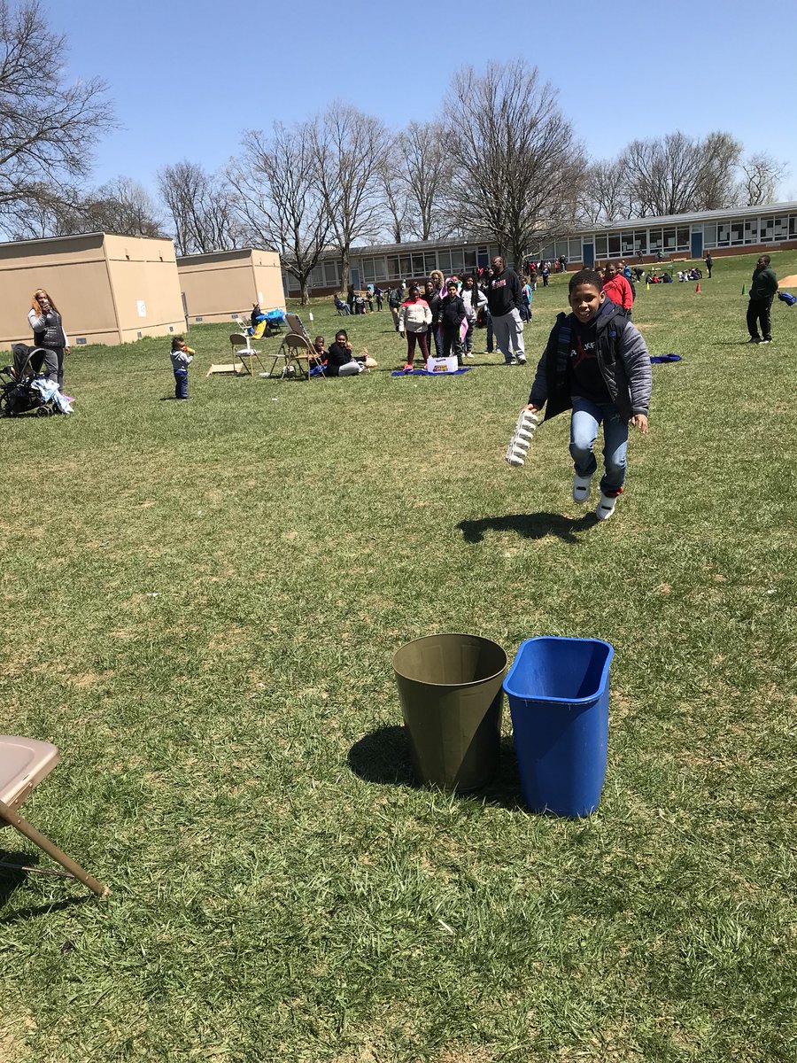 Wellwood5th's tweet photo. We had a blast at the Earth Day activities today! Snakes, recycling relays, bingo, and more! https://t.co/m3U6Ic3nTe