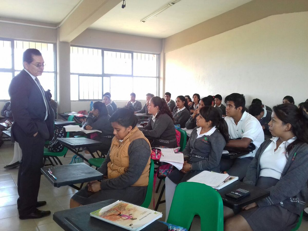 CECYTEQueretaro's tweet photo. Nuestro Director General @ferpantoja visitó hoy el Plantel La Esperanza, durante su recorrido platicó con los estudiantes y el personal.#EMS https://t.co/RQDHUmFYy8