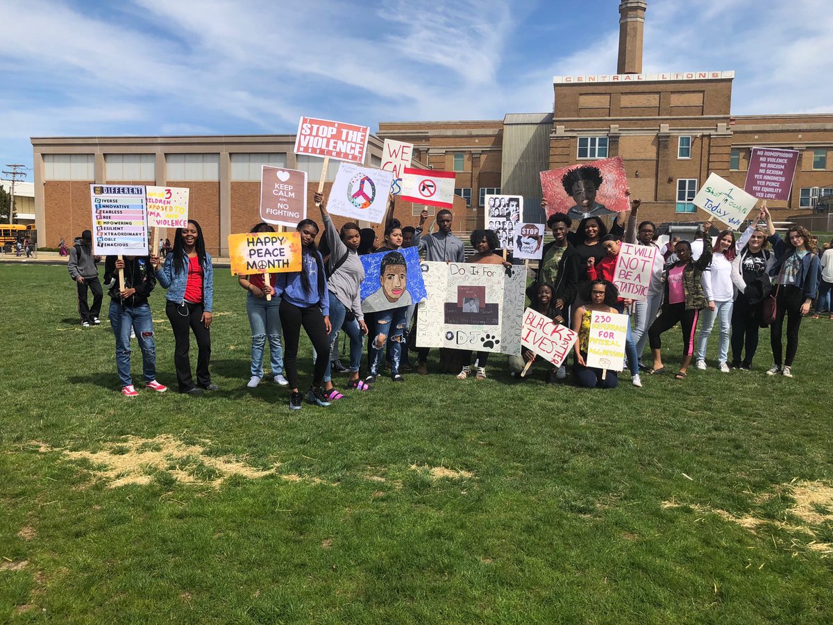 PHSCrest's tweet photo. PHS Month of Peace Kickoff Assembly with special performances and a peaceful march to the practice field. So proud of our students! #prideofthecity #phslions https://t.co/91XMLLR1Dw