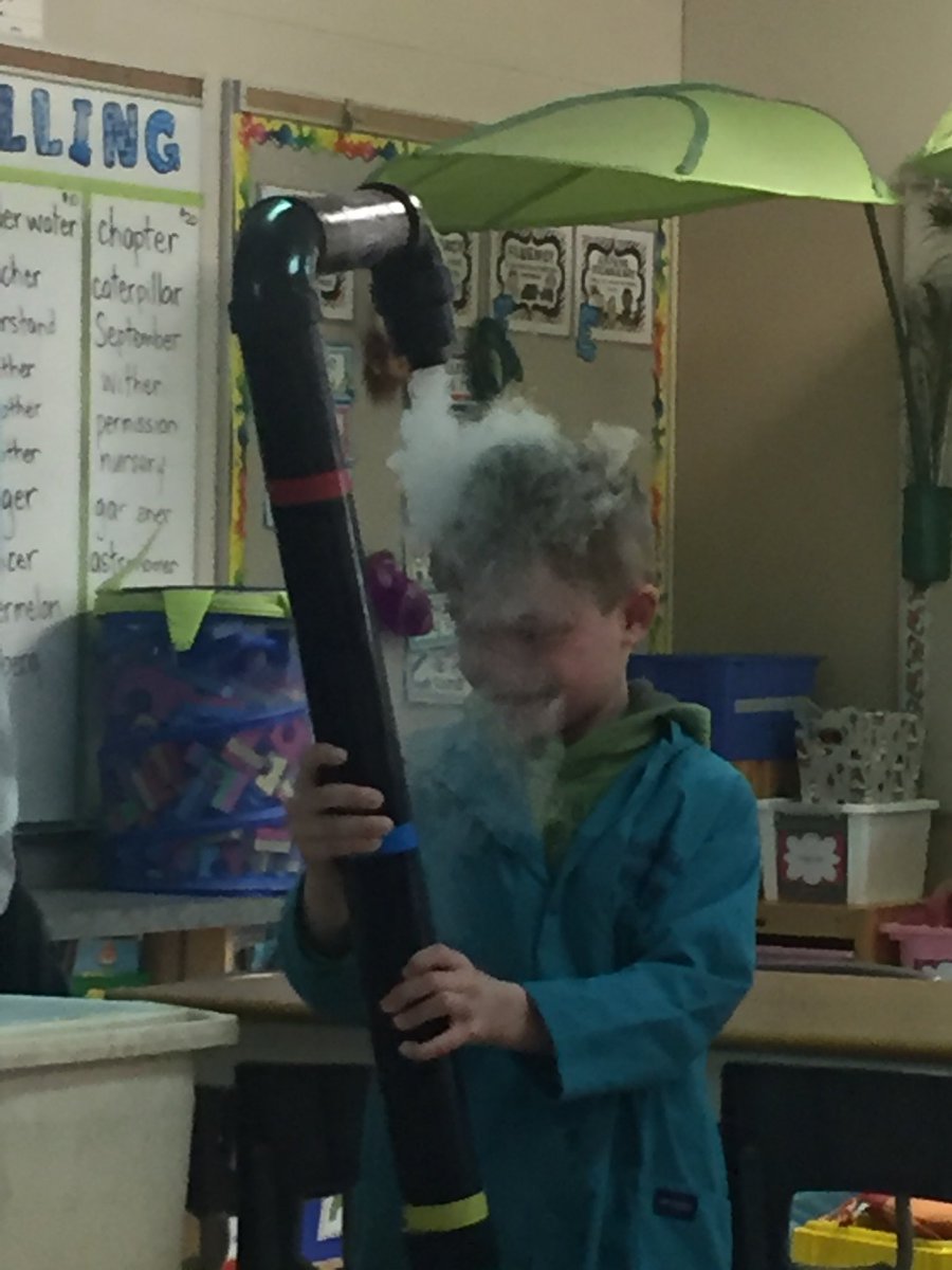 MrsNancyCole's tweet photo. Dry Ice fun! #2CoTheLab @ralph_mccall #rvsed https://t.co/q2MxhAKCJK