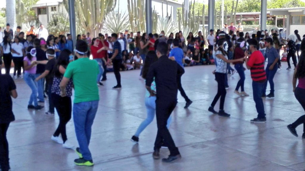 A_Von_Borstel_G's tweet photo. En éstos momentos en la #EST22 #Tobarito #Cajeme muestra de Bailes cuarto Bimestre de Artes https://t.co/vUSTJOPYJf