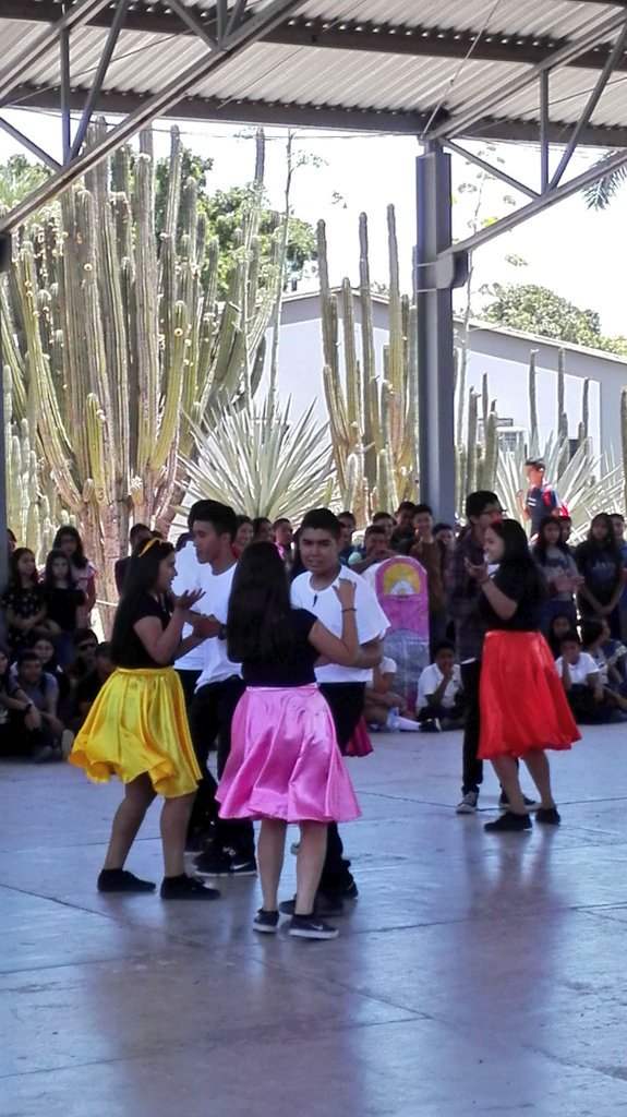 A_Von_Borstel_G's tweet photo. En éstos momentos en la #EST22 #Tobarito #Cajeme muestra de Bailes cuarto Bimestre de Artes https://t.co/vUSTJOPYJf