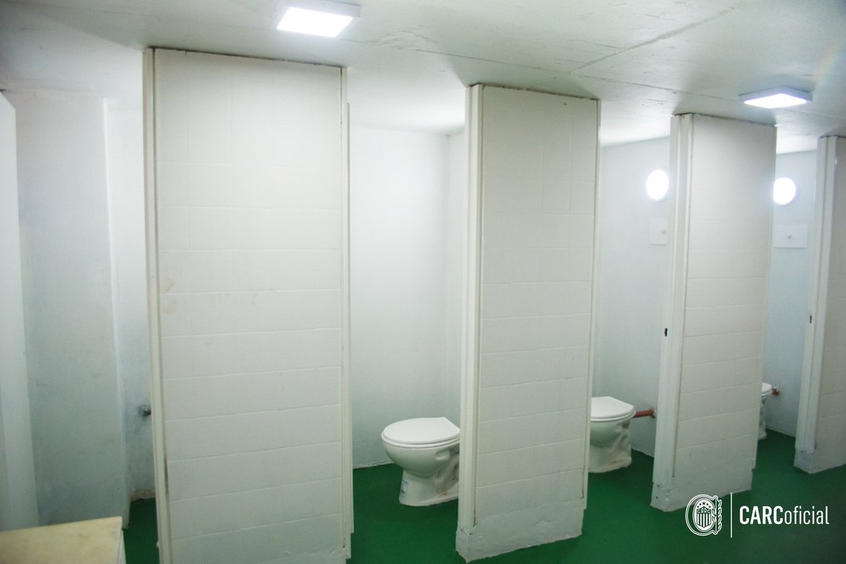 RosarioCentral's tweet image. ✅ 🚹🚺 Refacciones en baños de Popular Sur y Platea Cordiviola

Las obras incluyen: provisión de agua constante, refacción de la fachada, revoque, pintura, nuevas puertas, griferías, accesorios, sistema de iluminación y cañerías