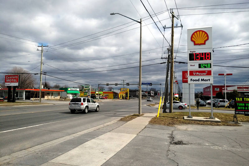 Cornwall gasoline spikes 15 cents a liter  bit.ly/2F24SgL @GasBuddyDan #gasoline #gasprices #CornwallON https://t.co/F4fSZNdmpT