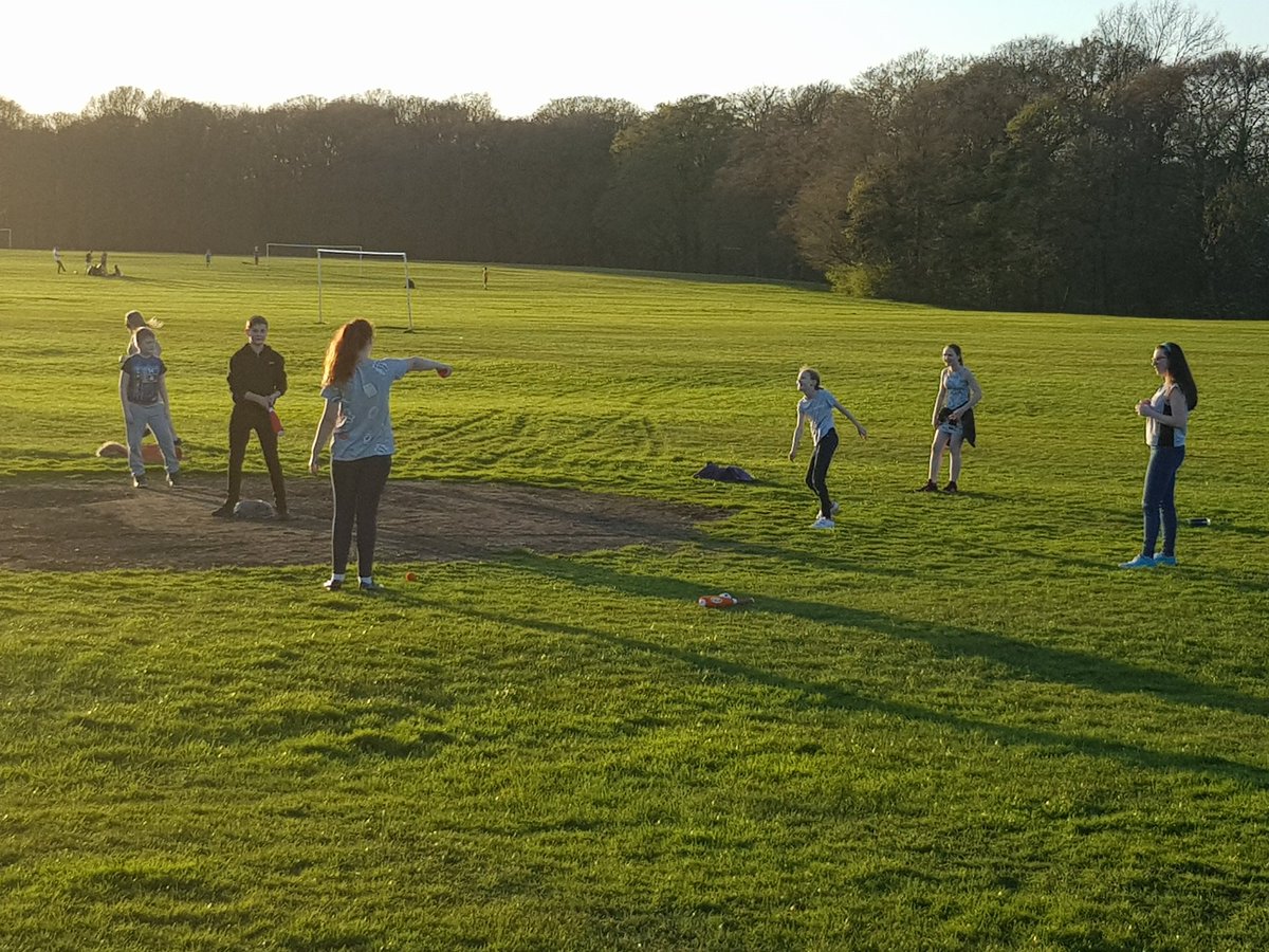 LimitlessAYC's tweet image. Grand evening out in the park....I'm shattered! Hope the youngsters are too! Games a nice walk and play on the playground!!