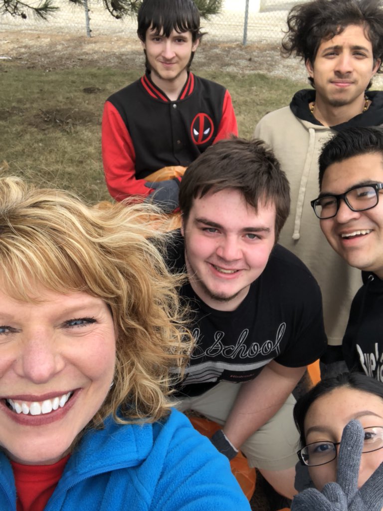 JRisdal24's tweet photo. Team Risdal making a difference!! @siouxcityschool @SiouxCityNorth #litterdash2018 https://t.co/mxyU4eGr3O