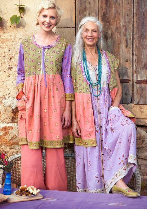 Senioropolis's tweet image. These women are definitely looking like spring. Friday Fashion
 #retirement​ ​#aging #agingparents​ #retirementhomes ​#babyboomers​ ​#caregivers #nurses #selfcare #seniors