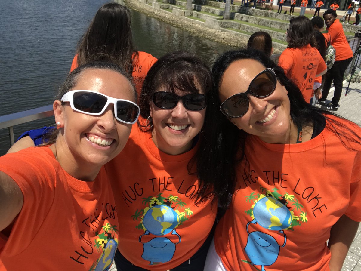 miamicatg's tweet photo. Happy Earth Day 2018 from the U! So proud of our U leadership who joined #Hugthelake @JLDUERK @UMiamiBusiness @julio_frenk @UM_Sebastian ππ§‘ππ» #Canefamily #AllAboutTheU #URock https://t.co/mpzhYnAwCD