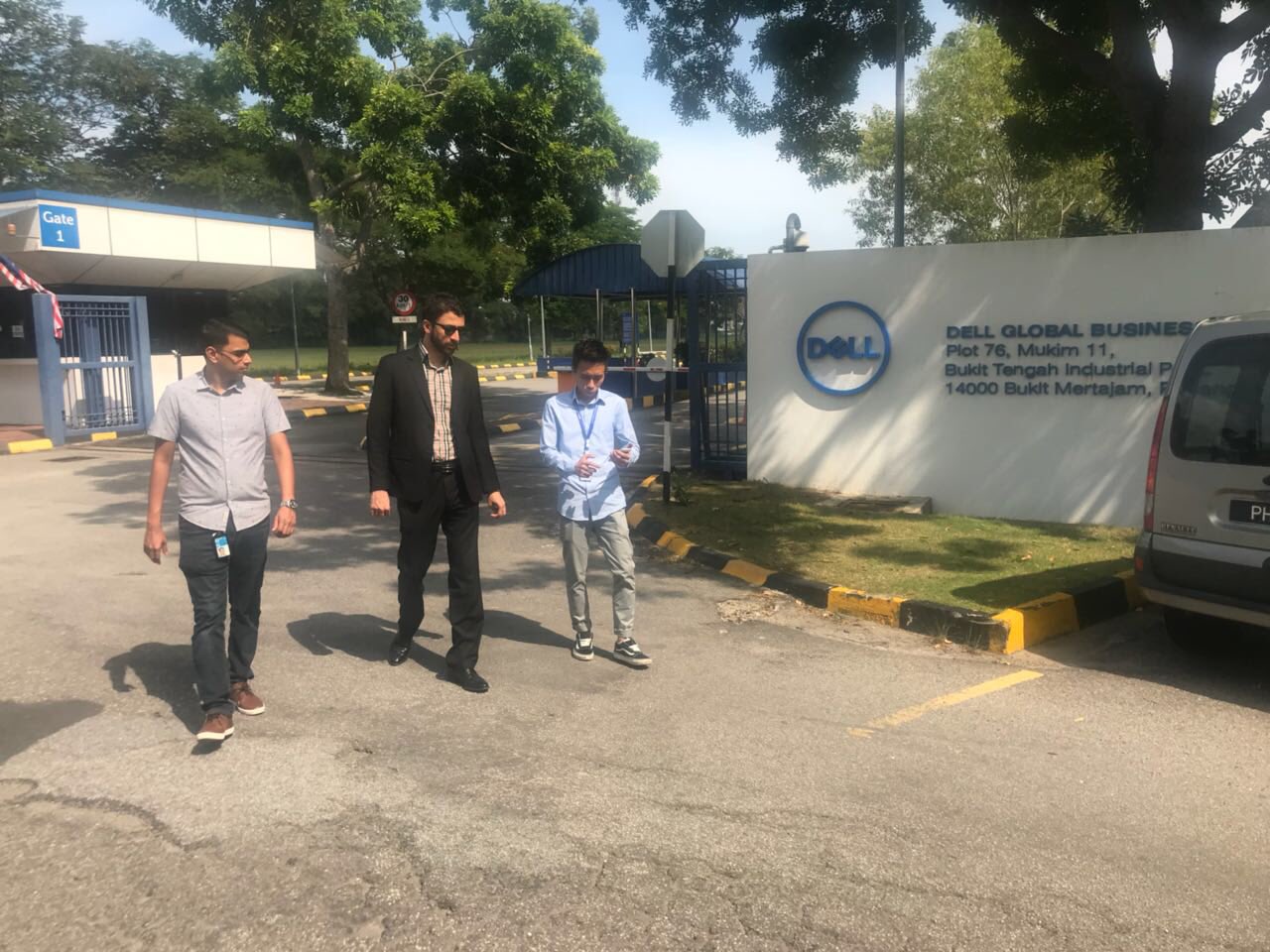 Hamed Warasta On Twitter Tour Of Dell Global Factory And Warehouse Discussed Opportunities To Increase Merchandise In Afghanistan Hwg Https T Co 7enrlvjcbw Twitter
