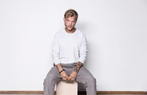 Akiname5's tweet photo. Hoy honraremos la muerte o el adiós de Tim Bergling más conocido mundialmente como #Avicii. Siempre apoyaremos su buena música y lo buenos momentos que hemos vivido escuchado sus grandes canciones. Hoy perdurará con nosotros y siempre le tendremos en nuestros corazones #DEPavicci https://t.co/QhrWHhN3pM