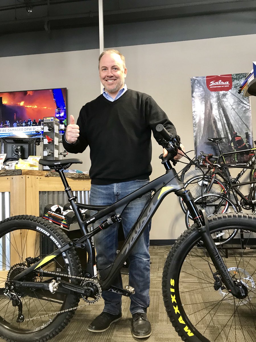 Rochfit's tweet photo. #newbikeday Today was a special day for us at the shop. We delivered a new @salsacycles #PonyRustler to my childhood friend Ron. Ron has been a friend of my since grade school and we have been riding bikes together since the 1980’s. Thank you Ron for supporting #localbikeshop!! https://t.co/H1k3rtzU2g