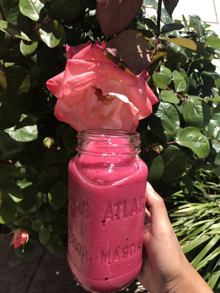 lunaversesol's tweet photo. feminine frequencies 💓
dragon fruit, strawberries, pineapple, mango + rose energy https://t.co/vplw2gF3LY