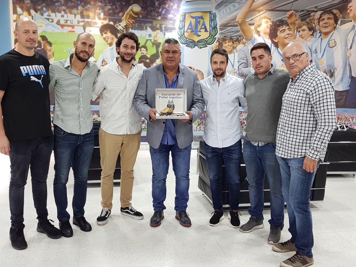 Gracias a toda la Comisión de Futsal  <a href="/afa/">AFA</a> por este presente que me entregaron esta tarde.