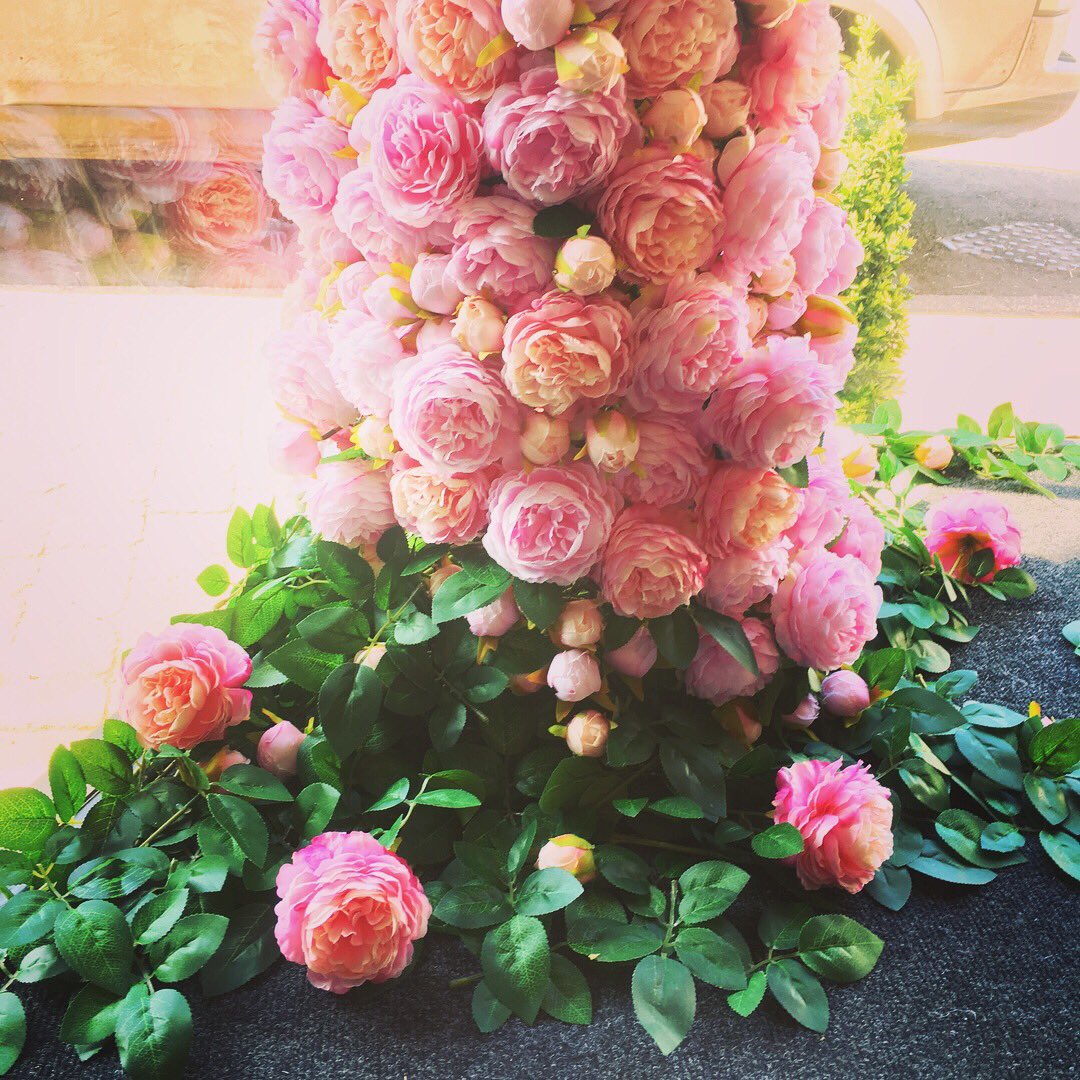 Internal spiral leading to external covering! Today's creation window dressing in brewood Stafford #brewood #stafford #midlands #windowdressing #shopfront #bespoke #flowers