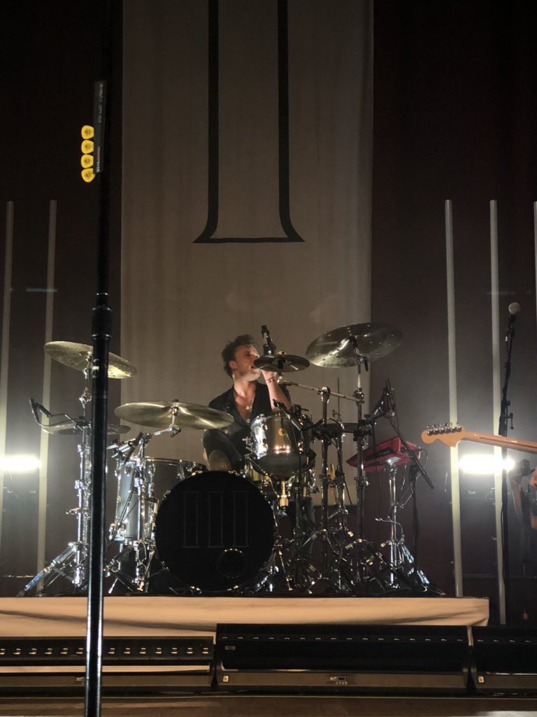 5SOSDATESLAT's tweet image. Los chicos en el escenario! // vía @mmmads_ 
#5SOS3Tour #5SOS3Dallas