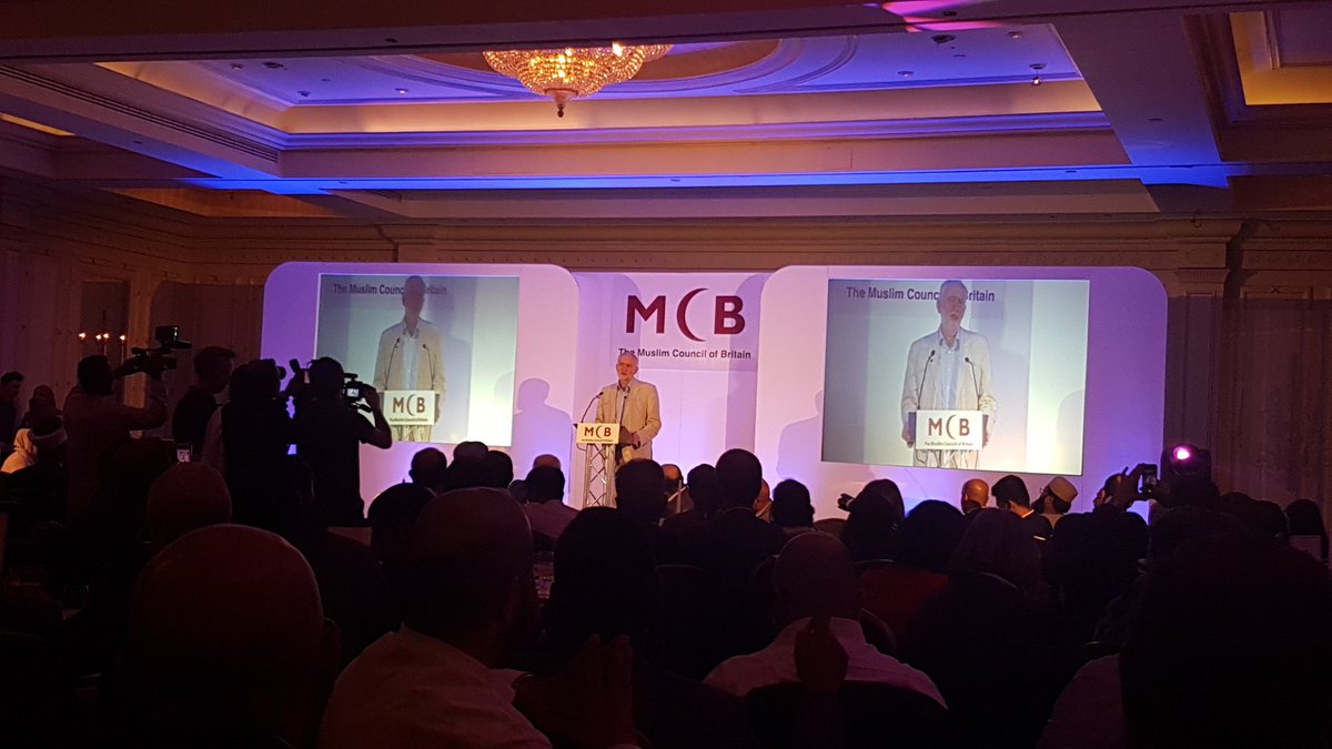 ChaiPending's tweet photo. Man Like Uncle Jezza @jeremycorbyn at the @MuslimCouncil Leadership Dinner #MCB20 #Corbae 💖 https://t.co/YtVqHzOhhj