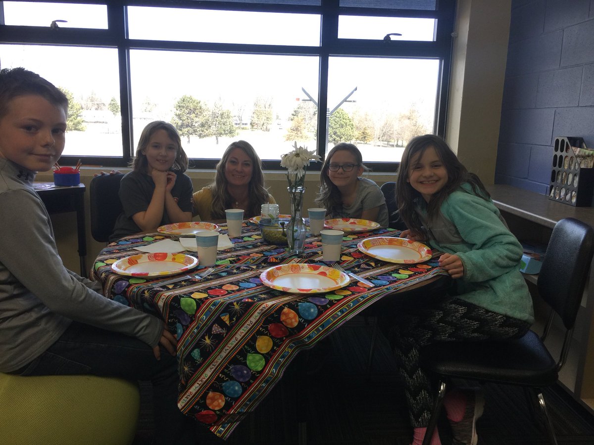 TaraEstep's tweet photo. When you ❤️ your job and students and want to make Friday special for them. #thisisHansen #hansenpride https://t.co/FqkOlsGzXh