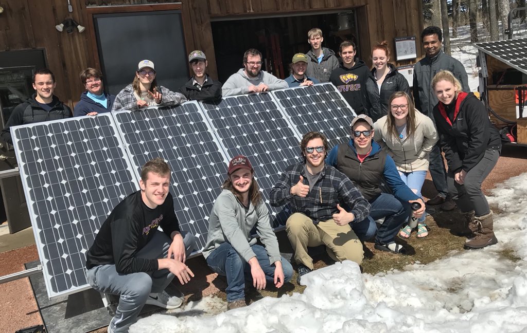 EnergyOptimist's tweet photo. UWSP CNR Sustainable Energy minor students getting hands-on experience at MREA! @SustainableUWSP @UWSPCNR @focusonenergy @UWSP_Alumni @UWSPACAC https://t.co/9KLN4z5Wae