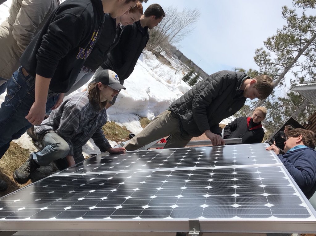 UWSP CNR Sustainable Energy minor students getting hands-on experience at MREA! <a href="/SustainableUWSP/">UWSP Sustainability</a> @UWSPCNR <a href="/focusonenergy/">Focus on Energy</a> <a href="/UWSP_Alumni/">UWSP Alumni</a> @UWSPACAC