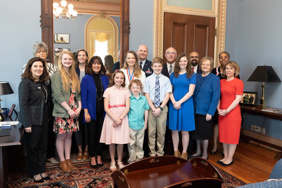 SecondLady45's tweet photo. As part of National Volunteer Week, had the privilege of presenting the President's Volunteer Service Award to military spouse, Melissa Swensen. She volunteers as a nurse w/the @RedCross at the National Intrepid Center of Excellence @Fort_Belvoir. Congrats! You are amazing! https://t.co/WaiH30s4ma
