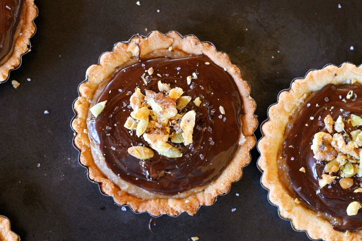 Caramel Chocolate Almond Tart #recipe by <a href="/sejoyia/">Sejoyia</a> #paleo sejoyia.com/blogs/recipes/…