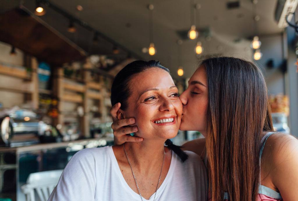 ChoiceHotels's tweet photo. #MothersDay is less than a month away. Love mom, and make a plan to go see her: https://t.co/xhBjvB9mia https://t.co/85pumVZba2