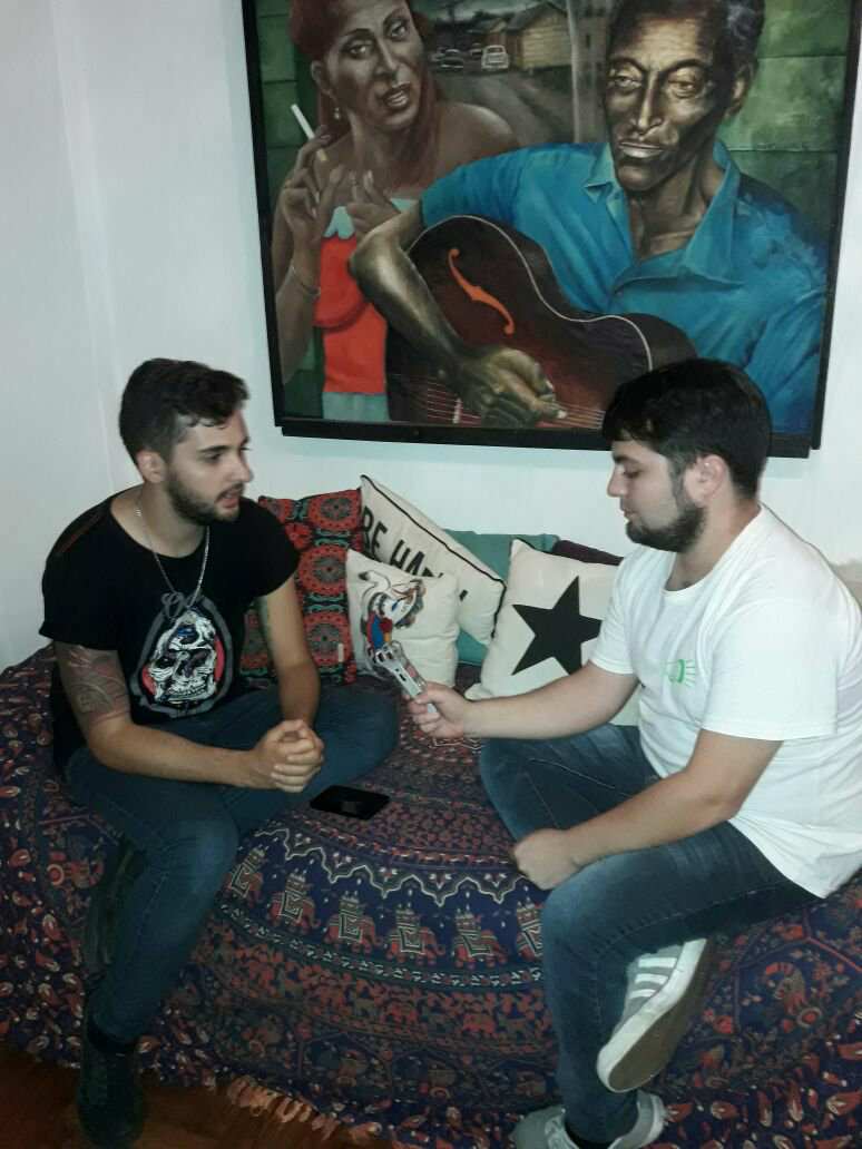 paualbertipress's tweet photo. Mediodía de trabajo en la #nuevaoficina 🔜 🎶🎶🎶@TALBANDA 💪 @VerbaAurelia @ViejoEmpedrado @CircusDei ENTREVISTAS a cargo de los amigos de @ExtraaExtraa 👏🌟🎶 Muy pronto en https://t.co/5XEF8yes3D https://t.co/YRUSSCT6qO